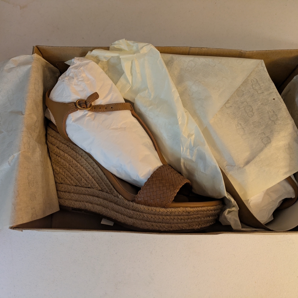 UGG Women's Fitchie II Brown Wedge Sandals. New In Box. - Picture 2 of 6